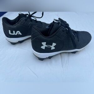 Under Armor black softball/baseball cleats
